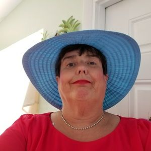 Meet your Posher, Johnette